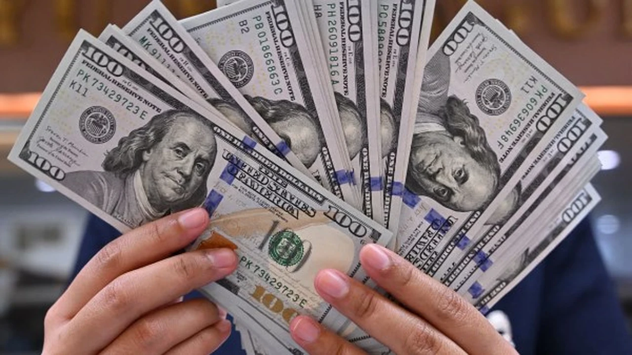 سعر الدولار في البنوك المصرية اليوم يواصل تقلباته الملحوظة